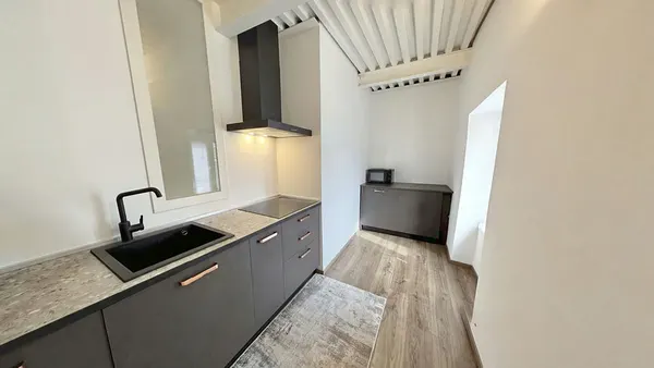 Bilocale con terrazza sul tetto e vista sul golfo, Muggia