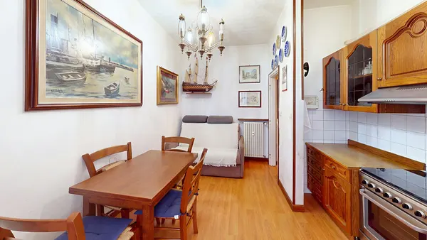 Bilocale al quinto piano con due poggioli
