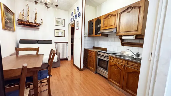 Bilocale al quinto piano con due poggioli