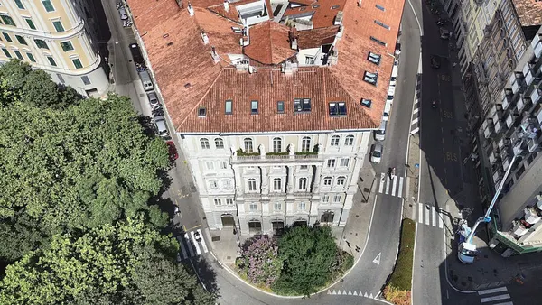 Via Giulia — bilocale rinnovato affacciato sul Giardino Pubblico