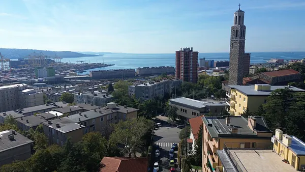 Trilocale ristrutturato ultimo piano vista mare, Via Romanin 13 — San Vito, Trieste