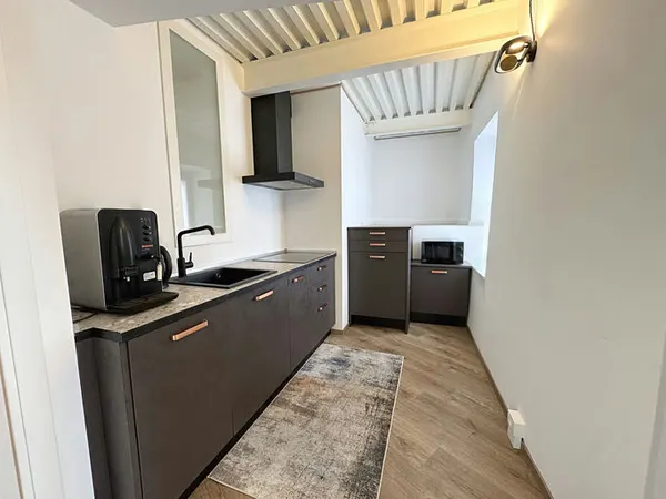 Bilocale con cucina separata sul porticciolo di Muggia