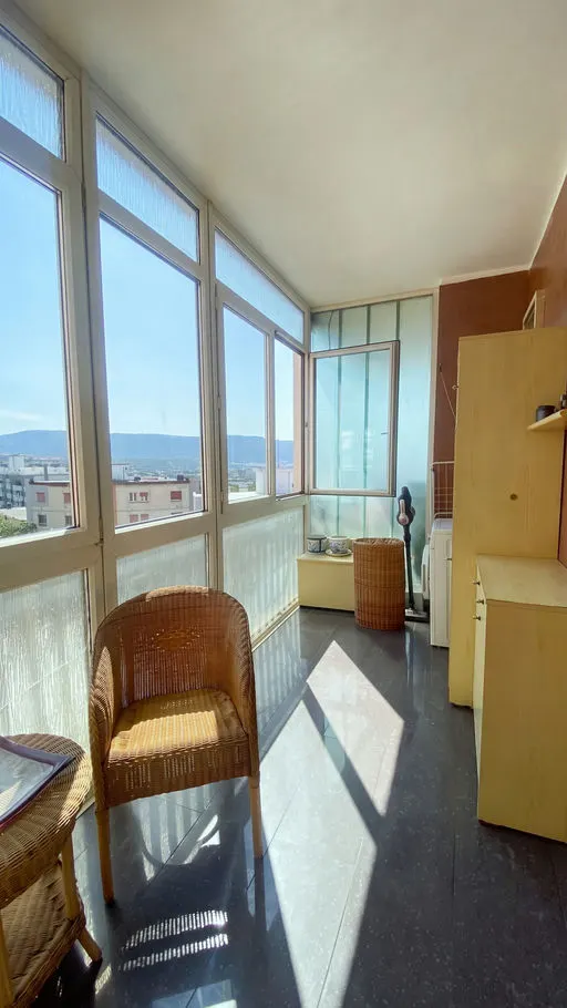 Bilocale con veranda e vista aperta