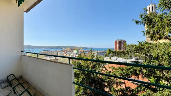 Trilocale ristrutturato ultimo piano vista mare, Via Romanin 13 — San Vito, Trieste