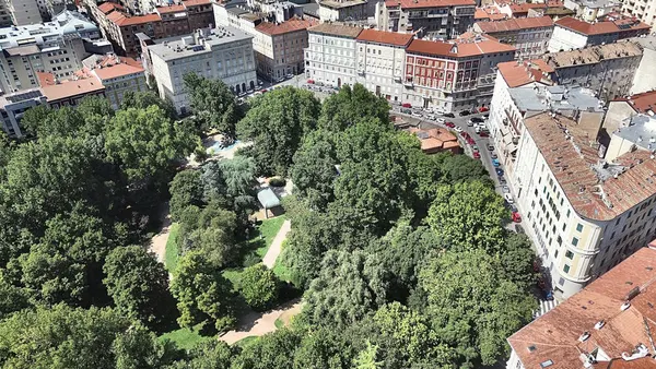 Via Giulia — bilocale rinnovato affacciato sul Giardino Pubblico