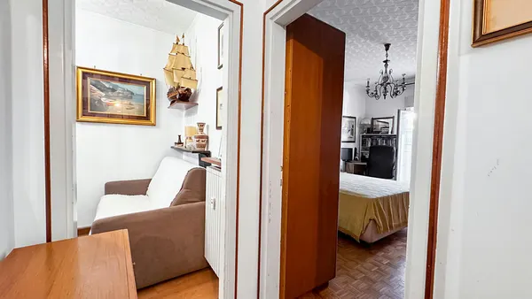 Bilocale al quinto piano con due poggioli
