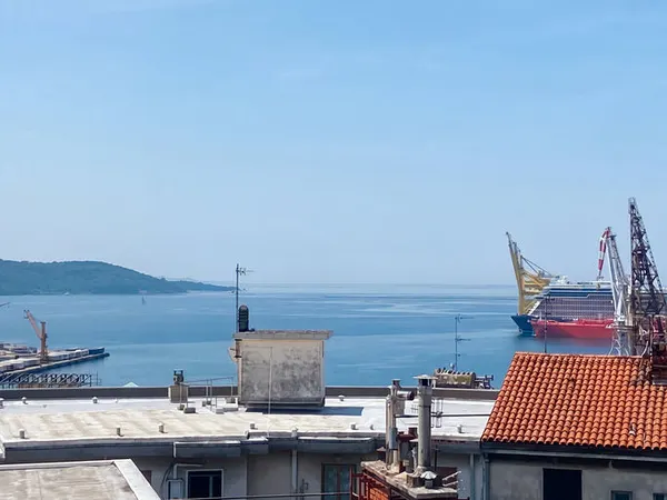 Bilocale d'angolo all'ultimo piano