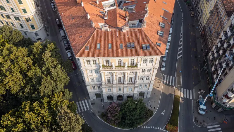 Renovated Two-Room Flat Overlooking the Public Gardens