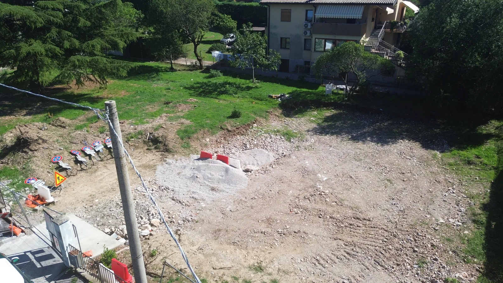 From the drone, 10 m above the plot, at take-off