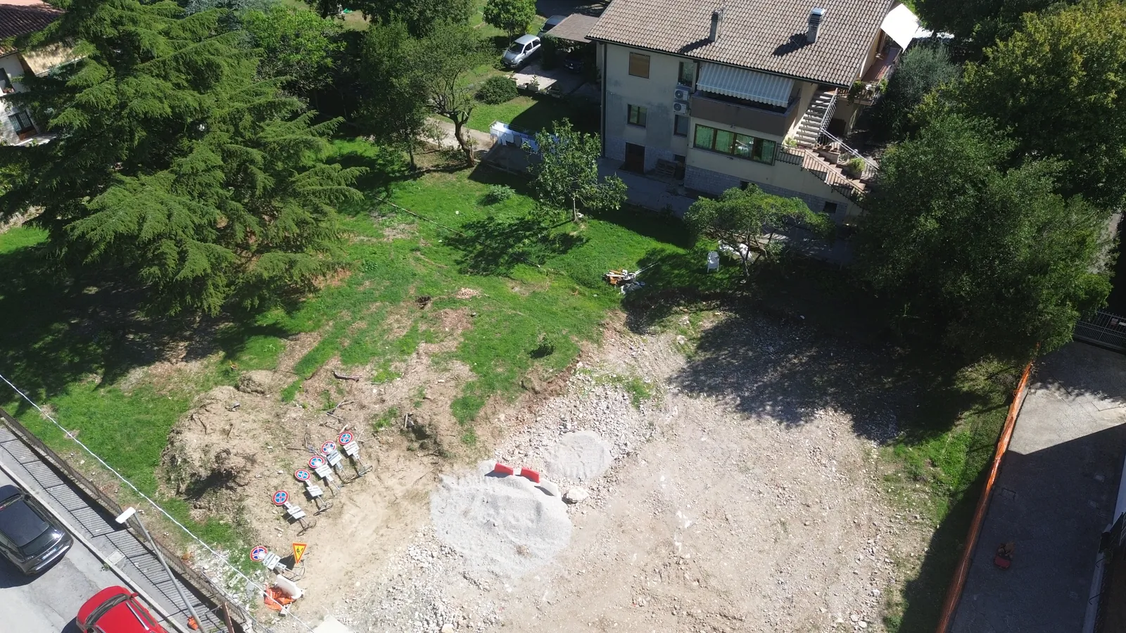 From the drone, 25 m above the plot, at take-off